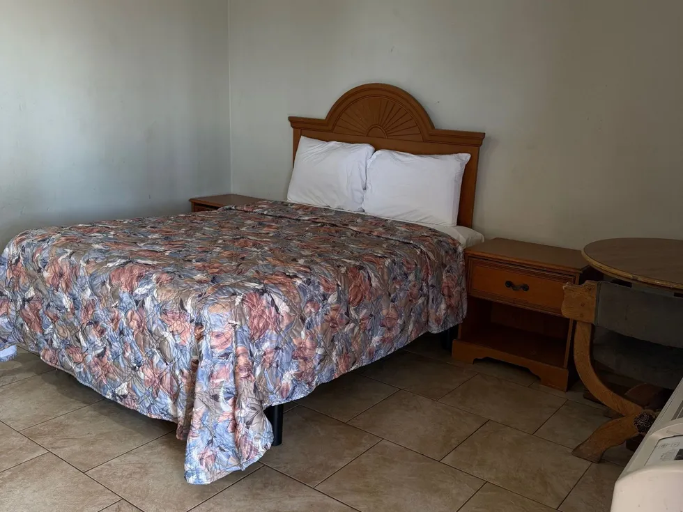 apple valley motel hero weekly 1 queen bed with kitchen 975w